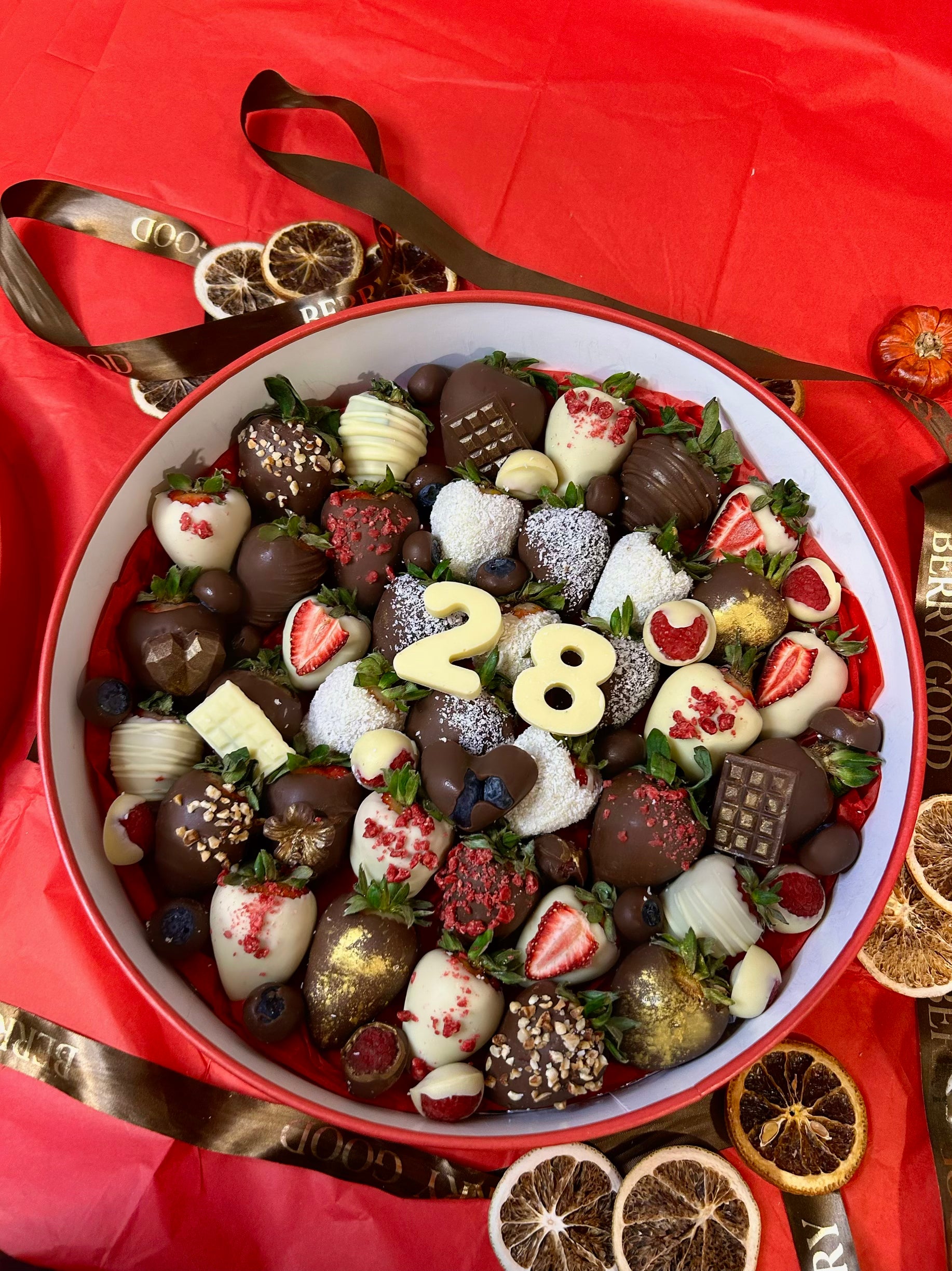 Berry Red Birthday Box – Circular Grande (30 cm)