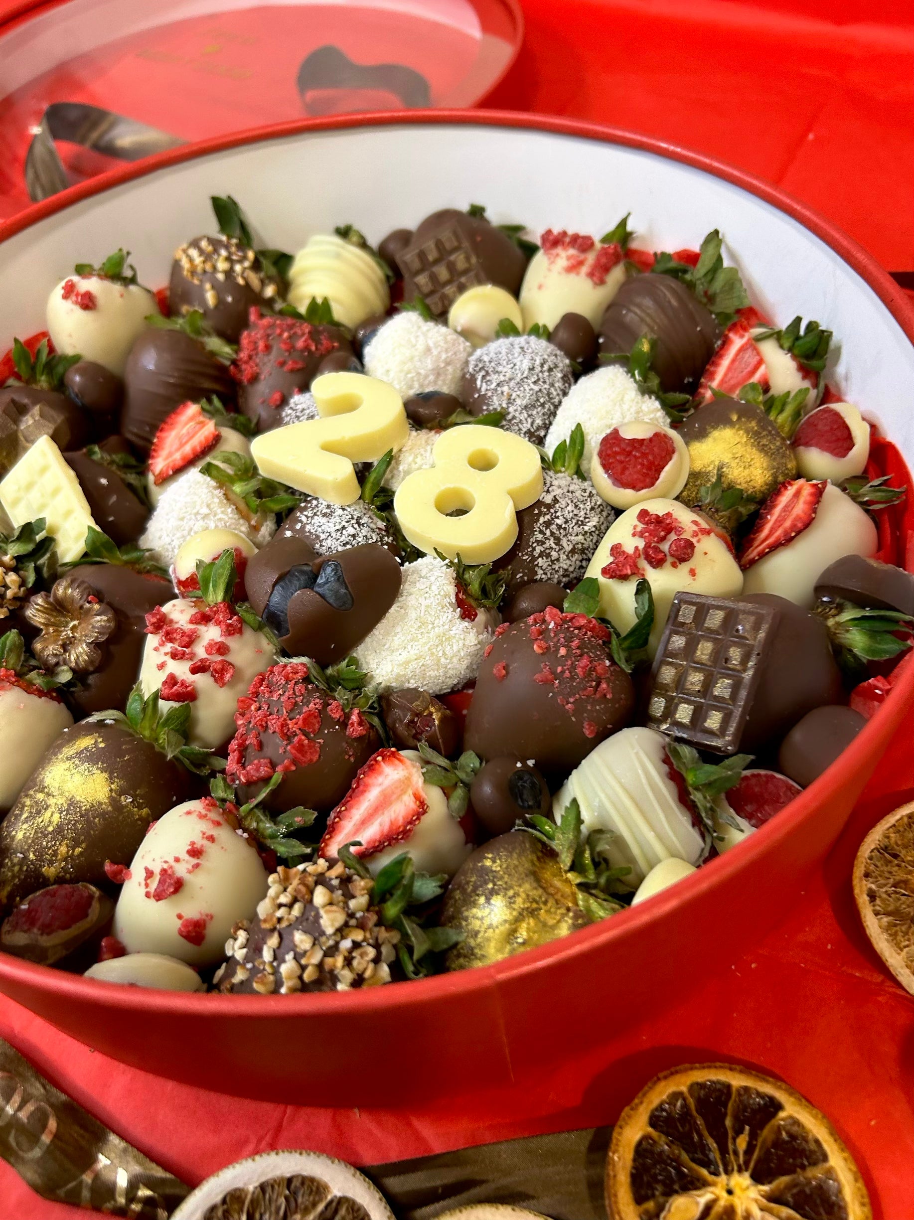 Berry Red Birthday Box – Circular Grande (30 cm)